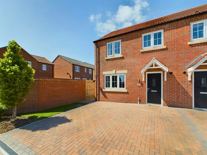 3 Bedroom Semi-Detached House For Sale In Slayersdale, Driffield, YO25