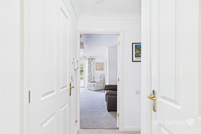1 Bedroom Apartment For Sale In Chatsworth Court, Park View, DE6