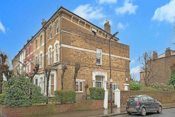 2 Bedroom Flat To Rent In Stoke Newington Common, London, N16