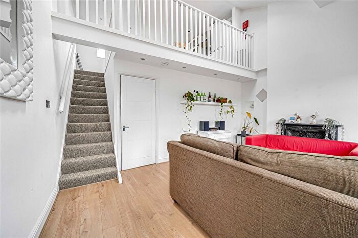 2 Bedroom Flat To Rent In Pellant Road, London, SW6