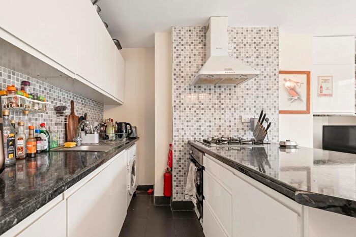 3 Bedroom Flat To Rent In Essex Road, Islington, N1