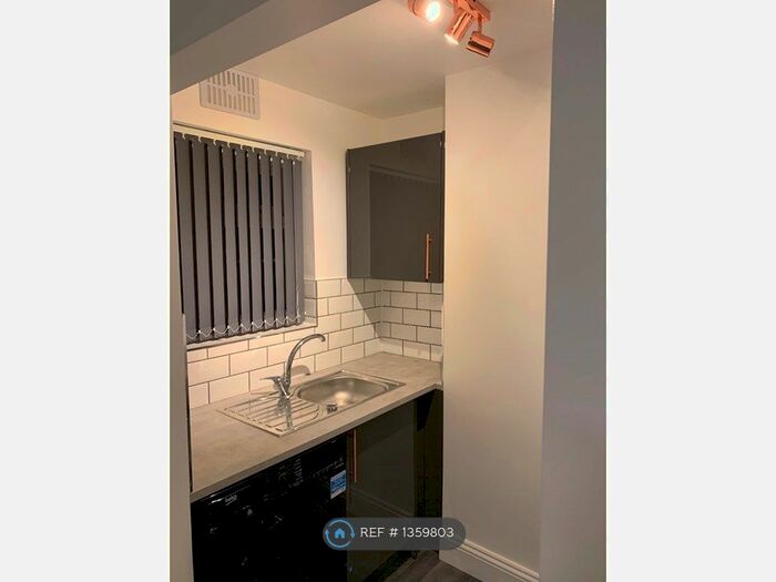 1 Bedroom Flat To Rent In Archers Road, Southampton, SO15