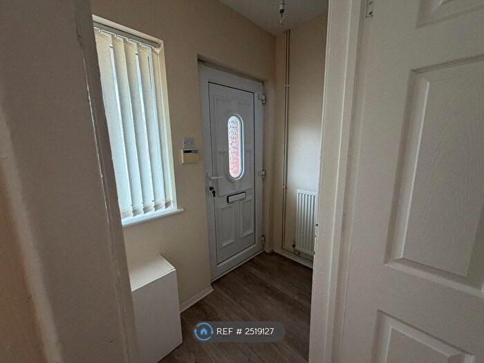 3 Bedroom Semi-detached House To Rent In Stephenson Avenue, Walsall, WS2