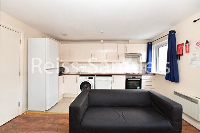 5 Bedroom Town House To Rent In Cyclops Mews, London, E14