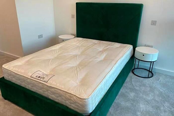 2 Bedroom Flat To Rent In Gauging Square, London, E1W