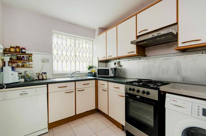 2 Bedroom Flat To Rent In Westville Grange, Ealing Broadway, London, W5
