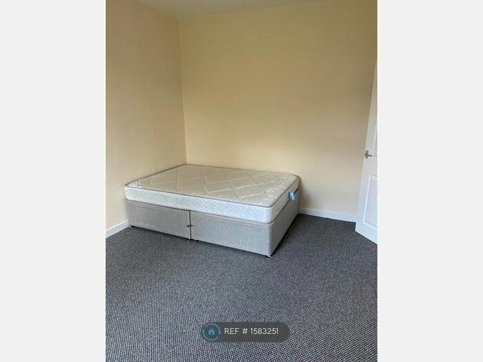 2 Bedroom Flat To Rent In Mains Road, Dundee, DD3