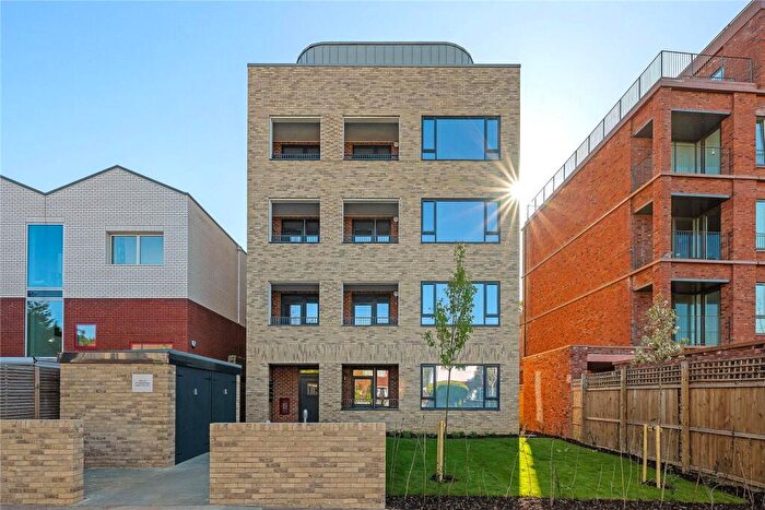 2 Bedroom Flat To Rent In Thornton Road, London, SW12