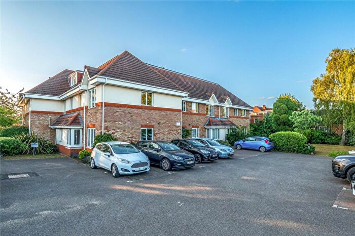 2 Bedroom Flat For Sale In Terrace Road, Walton-On-Thames, KT12