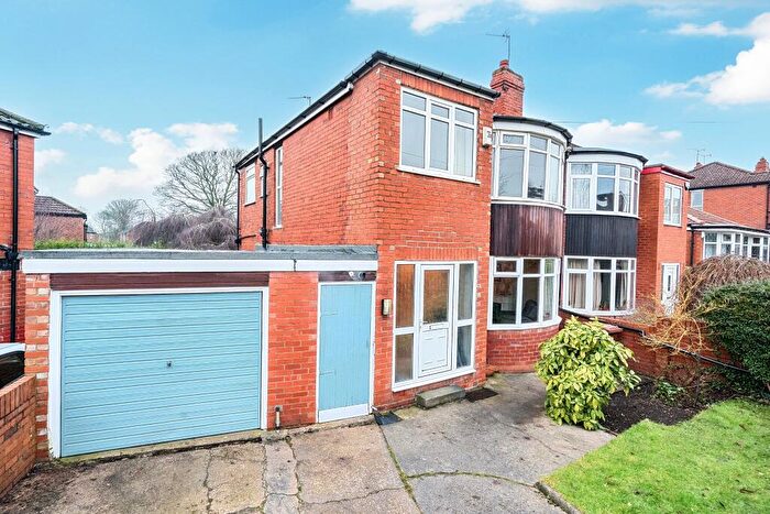 3 Bedroom Semi Detached House For Sale In Kingswood Crescent, Roundhay, Leeds, LS8