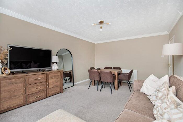 2 Bedroom Flat To Rent In Lowbiggin, NE5