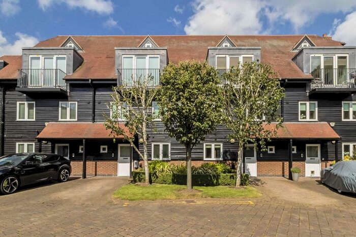 5 Bedroom Property To Rent In Tallow Road, Brentford, TW8