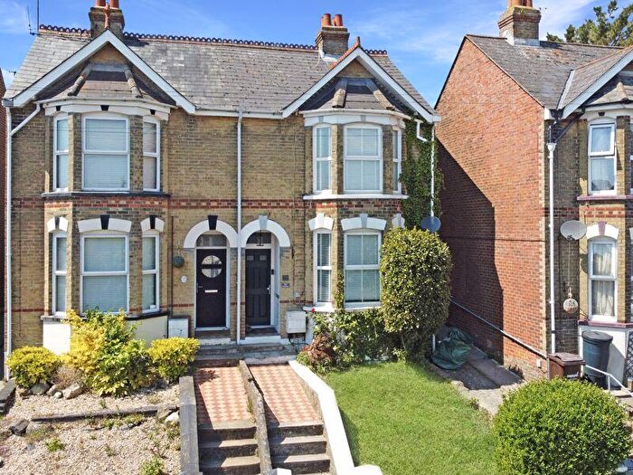3 Bedroom Semi-Detached House For Sale In Newport Road, Cowes, PO31