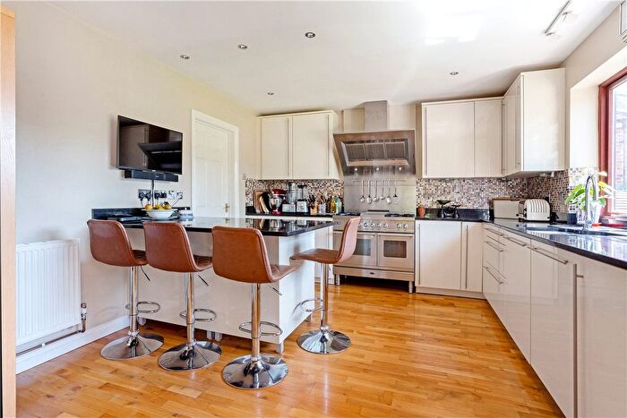 4 Bedroom Bungalow For Sale In Bucklebury Alley, Cold Ash, Thatcham, Berkshire, RG18