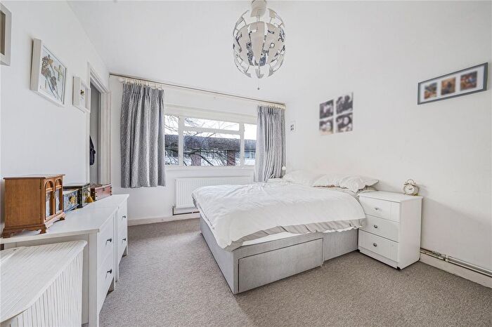2 Bedroom Maisonette For Sale In Thornbury Road, Isleworth, TW7