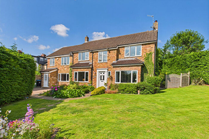 6 Bedroom Detached House For Sale In Astley Road, Hemel Hempstead, HP1