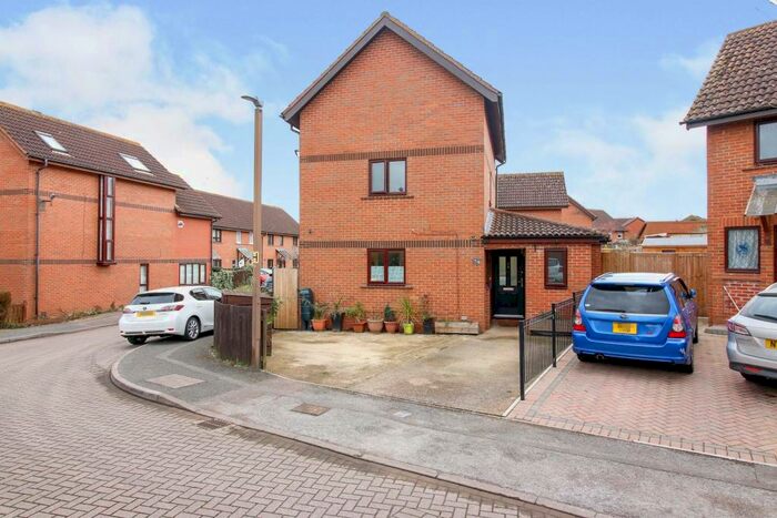 5 Bedroom House To Rent In Khasiaberry, Walnut Tree, Milton Keynes, MK7