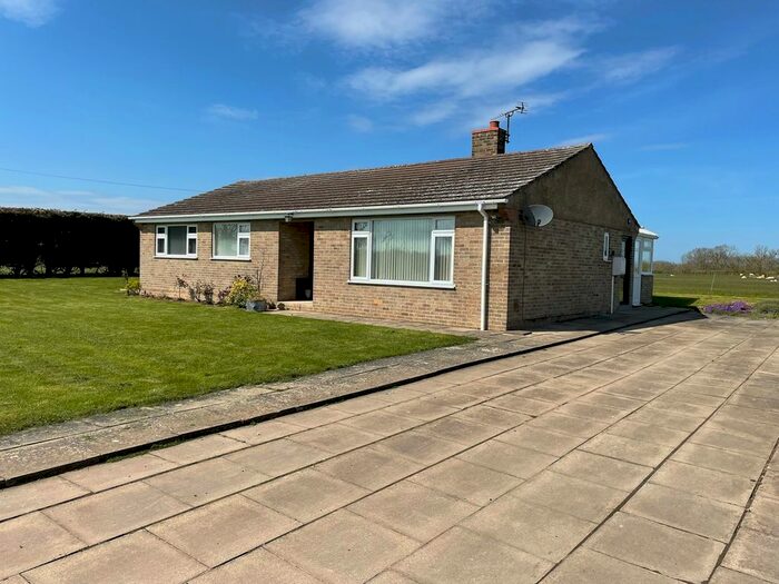 3 Bedroom Detached Bungalow To Rent In Castle Bytham, Grantham, NG33
