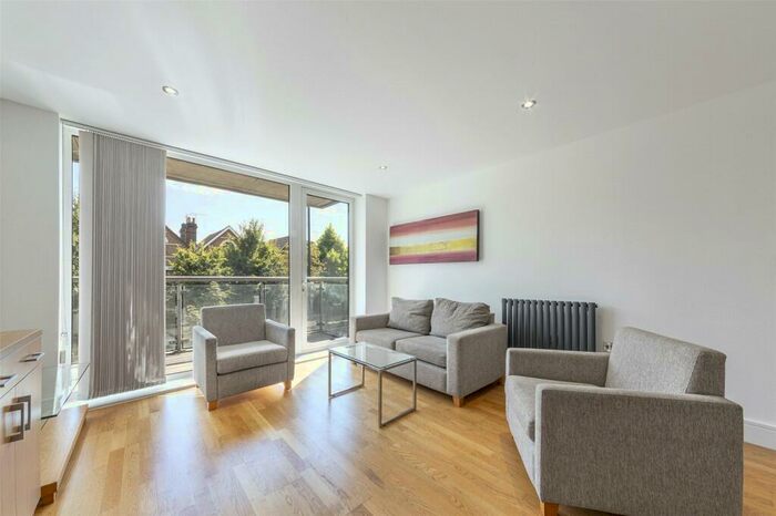 2 Bedroom Apartment To Rent In Drayton Park, London, N5