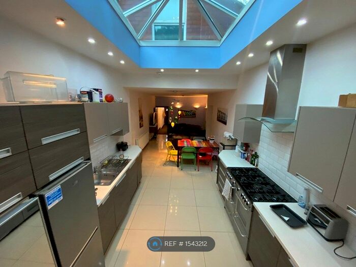 7 Bedroom End Of Terrace House To Rent In Dawlish Road, Birmingham, B29