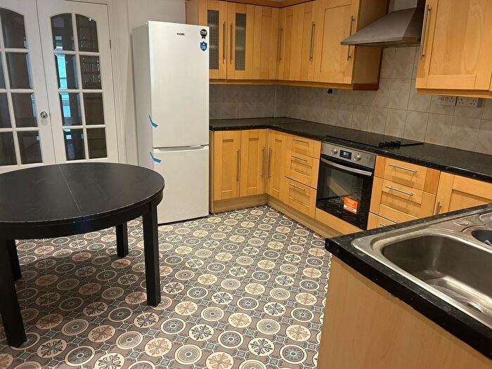 2 Bedroom Flat To Rent In The Broadway, Friern Barnet Road, Friern Barnet, N11