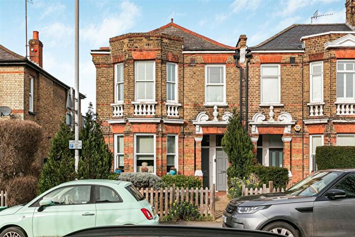 2 Bedroom Maisonette For Sale In Kings Road, Kingston Upon Thames, KT2