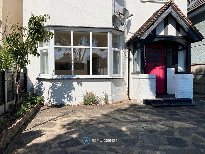 1 Bedroom Flat To Rent In Thorpe Bay, Southend-On-Sea, SS1