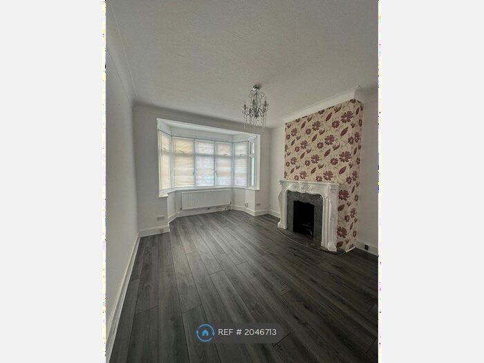 3 Bedroom Semi-Detached House To Rent In Christie Gardens, Romford, RM6