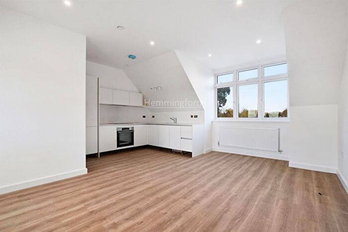 1 Bedroom Flat To Rent In Solent Lodge, Green Lanes, Palmers Green, N13