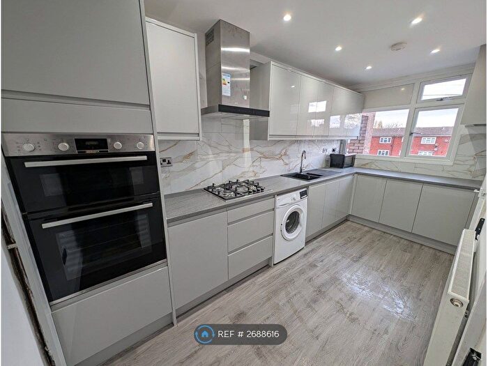 3 Bedroom Flat To Rent In Parsonage Street, West Bromwich, B71