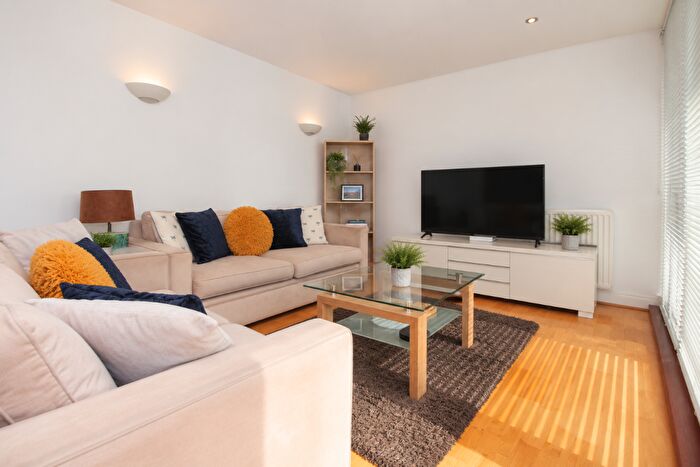 2 Bedroom Flat To Rent In Elektron Tower, Blackwall Way, London, E14