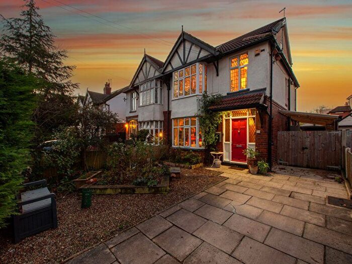 4 Bedroom Semi Detached House For Sale In Sutherland Avenue, Leeds, LS8