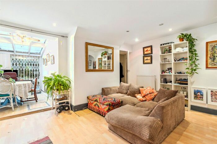 2 Bedroom Flat To Rent In Hetley Road, London, W12