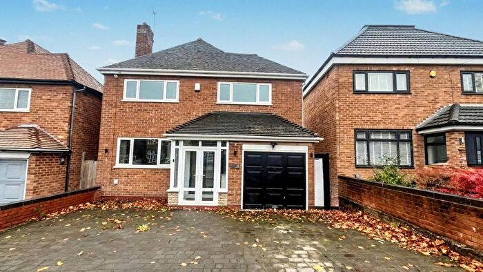 3 Bedroom Detached House For Sale In Colebourne Road, Birmingham, B13