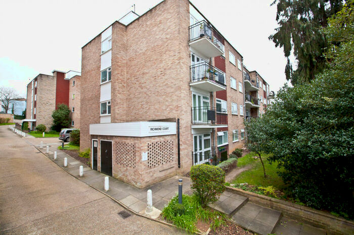 2 Bedroom Flat To Rent In Richmond Court, Queens Road, Kingston Upon Thames, Surrey, KT2