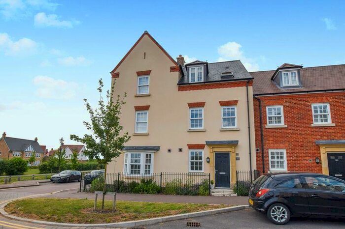 3 Bedroom Town House To Rent In Greenkeepers Road, Great Denham, Bedford, MK40
