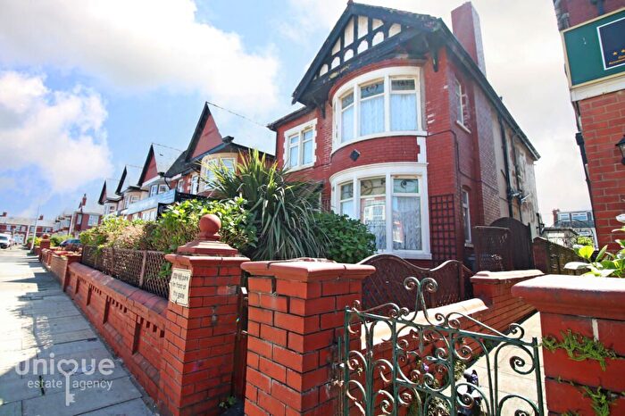 5 Bedroom Detached House For Sale In King Edward Avenue, Blackpool, FY2