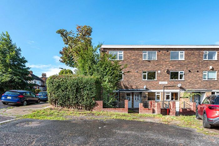 2 Bedroom Maisonette For Sale In Homestall Road, Honor Oak Park, London, SE22