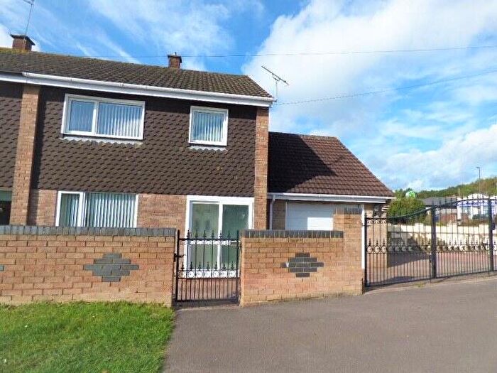 3 Bedroom Semi Detached House To Rent In Elmdean, GL14