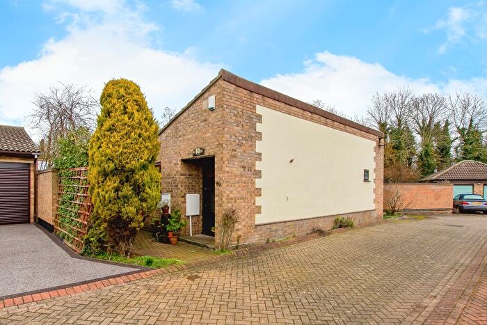 3 Bedroom Semi-Detached Bungalow For Sale In Finchfield, Peterborough, PE1