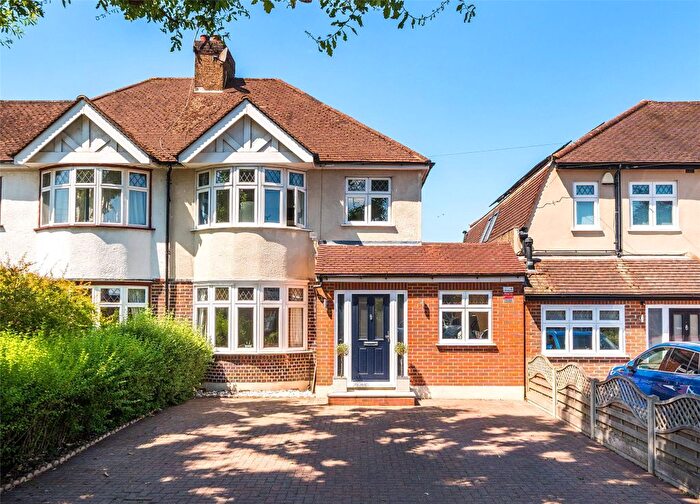 4 Bedroom Semi Detached House For Sale In Vale Road, Worcester Park, Surrey, KT4
