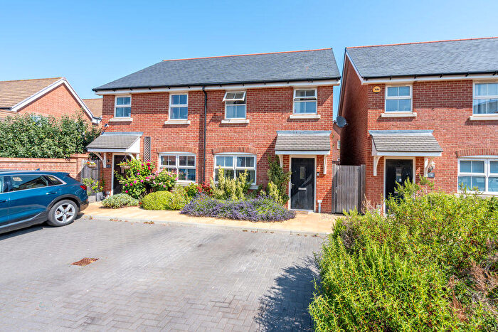 3 Bedroom Semi Detached House For Sale In Collett Crescent, Emsworth, PO10