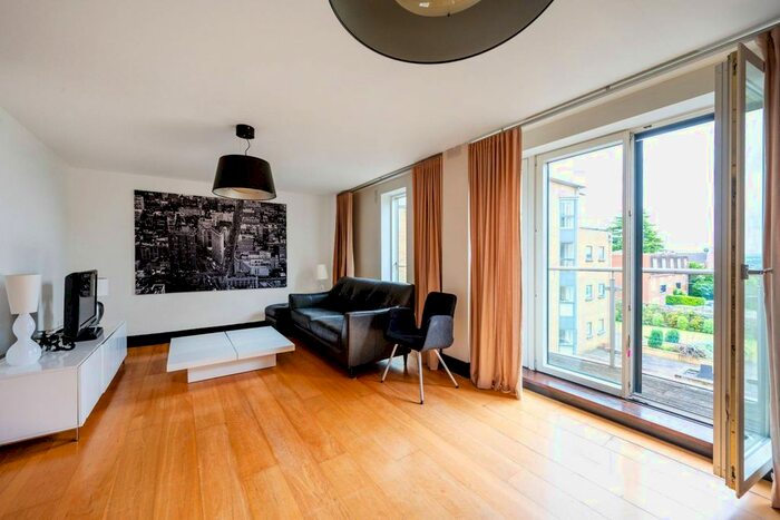 2 Bedroom Flat To Rent In The Downs, West Wimbledon, London, SW20