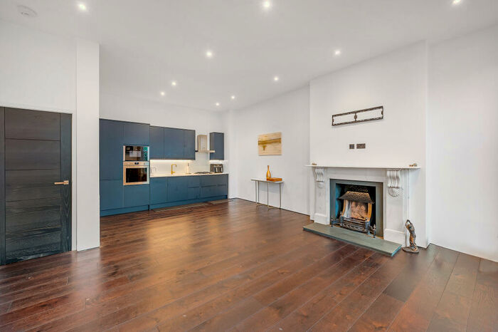 2 Bedroom Apartment To Rent In Southend Road, Beckenham, BR3