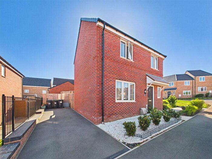 3 Bedroom Semi-Detached House For Sale In Poole Avenue, Gedling, Nottingham, Nottinghamshire, NG4