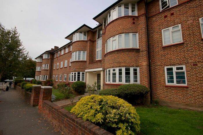 2 Bedroom Flat To Rent In Beaufort Drive, London, NW11