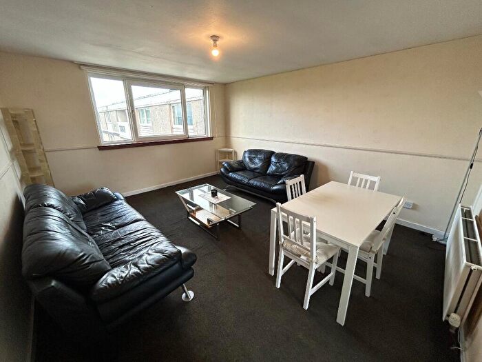 3 Bedroom Flat To Rent In Calder View, Calder, Edinburgh, EH11