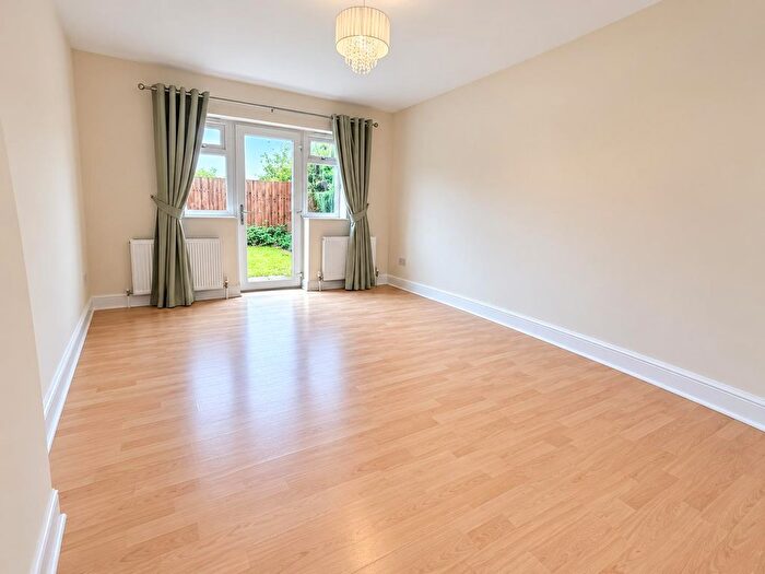 2 Bedroom Maisonette To Rent In Chase End, Epsom, KT19