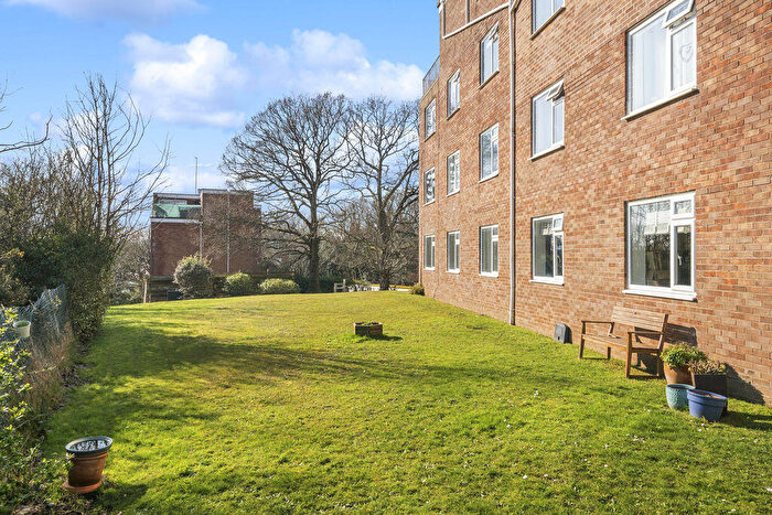 2 Bedroom Apartment For Sale In Steepdene, Poole, BH14