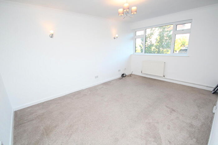 2 Bedroom Maisonette To Rent In Addington Road, South Croydon, CR2